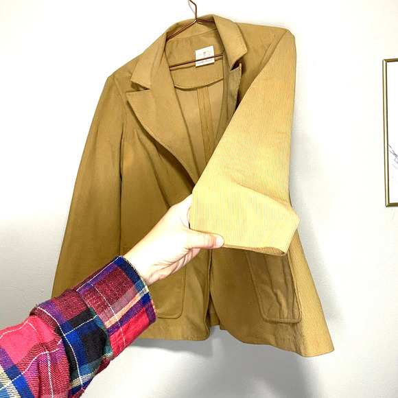 Vintage Lady Tulip Light Tan Front Button Womens Blazer size 38 - Picture 3 of 10